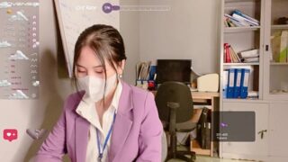 Chiki_Office fully nude on webcam for live porn video chat