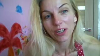 CrystalStrawberry fully nude on webcam for live porn video chat
