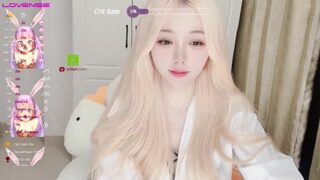 -LuLuGAL- fully nude on webcam for live porn video chat