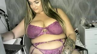 MissBaddieX fully nude on webcam for live porn video chat