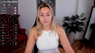 ThreeshaWhite fully nude on webcam for live porn video chat