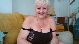 Uk-Joolz fully nude on webcam for live porn video chat