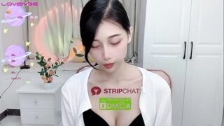 X19-Girl fully nude on webcam for live porn video chat