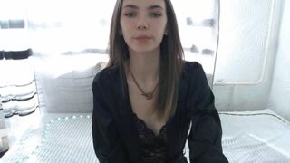 Yellany fully nude on webcam for live porn video chat