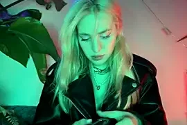 Justbeingextra666 fully nude on webcam for live porn video chat