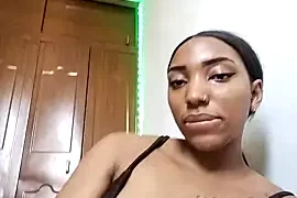 Lauraleiii fully nude on webcam for live porn video chat