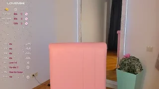 Piperonni fully nude on webcam for live porn video chat