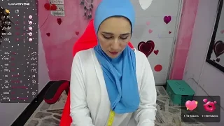 Emira-Saadi fully nude on webcam for live porn video chat