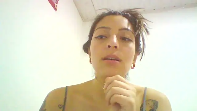 Kitty-jen fully nude on webcam for live porn video chat