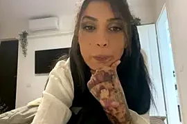 Persian_baddie fully nude on webcam for live porn video chat