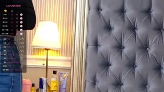 AriannaClover fully nude on webcam for live porn video chat