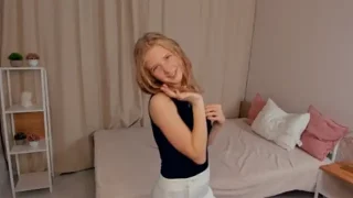 RoseWellsk fully nude on webcam for live porn video chat
