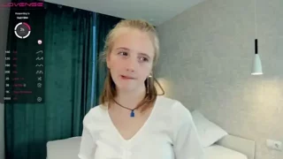 RoseWellsk nude on webcam for live porn video chat