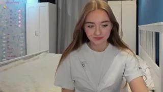 Stripmodely fully nude on webcam for live porn video chat