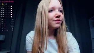 PineappleQue nude on webcam for live porn video chat