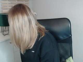 Holly95love nude on webcam for live sex chat