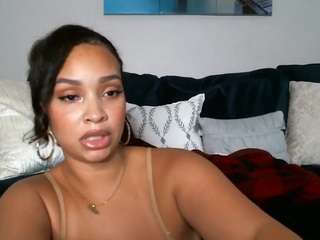 Sashaishere nude on webcam for live sex chat