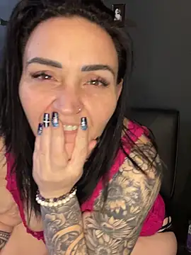 Bluntbitchbbw nude on webcam for live porn video chat