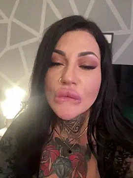 Krysstal003 nude on webcam for live porn video chat
