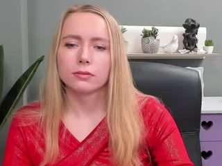 HannahPLAY nude on webcam for live sex chat