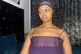 QueenTee23 nude on webcam for live porn video chat