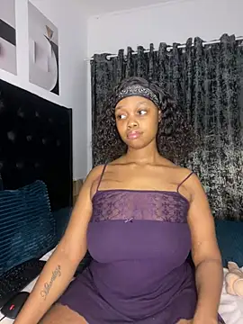 QueenTee23 nude on webcam for live porn video chat