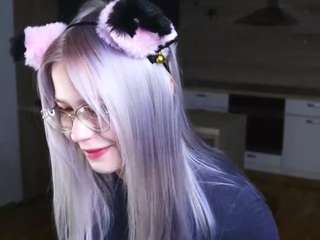 EvelynnBartin nude on webcam for live sex chat