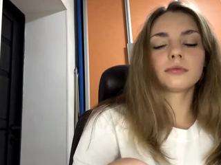 RozanneBarrott nude on webcam for live sex chat