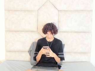 Scaarlett-22 nude on webcam for live sex chat