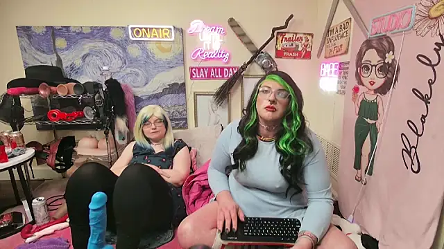 Blakelytgirl nude on webcam for live porn video chat