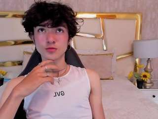 ElliotVolkov nude on webcam for live sex chat