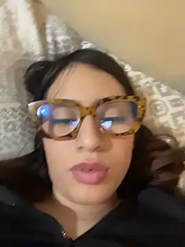 Romyamo nude on webcam for live porn video chat
