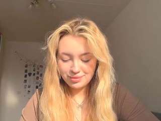 CareyAslett nude on webcam for live sex chat