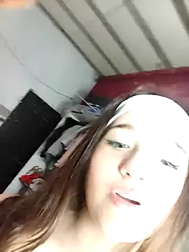 Dieciochoyundia nude on webcam for live porn video chat