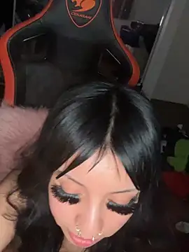 MakeDollywet nude on webcam for live porn video chat