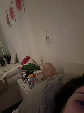 Prettylilgirll nude on webcam for live porn video chat