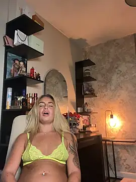 CharlottemilfUKx nude on webcam for live porn video chat