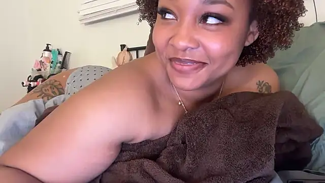 Yourmommysilk nude on webcam for live porn video chat