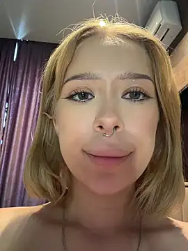 MaryChanXO nude on webcam for live porn video chat