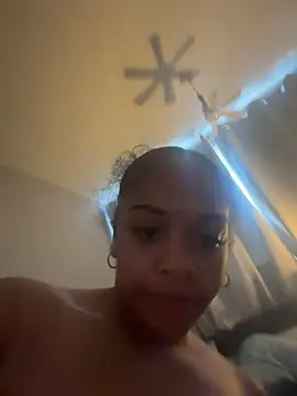Regina69slut nude on webcam for live porn video chat