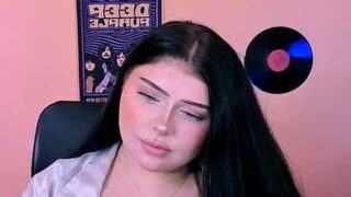 Amanda-striking nude on webcam for live sex chat