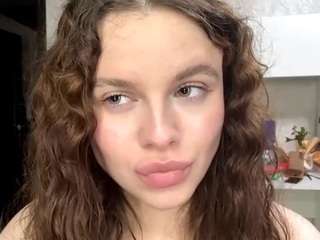 DelisaCalender nude on webcam for live sex chat