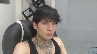 Iantwink18 nude on webcam for live sex chat