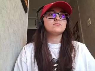 JolandaHoneycott nude on webcam for live sex chat