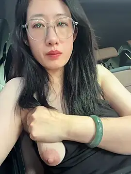 Weiwei103 nude on webcam for live porn video chat